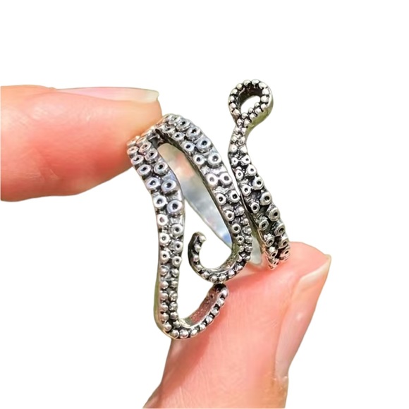 Gold Octopus Legs Wrap Unisex Ring - Picture 4 of 4